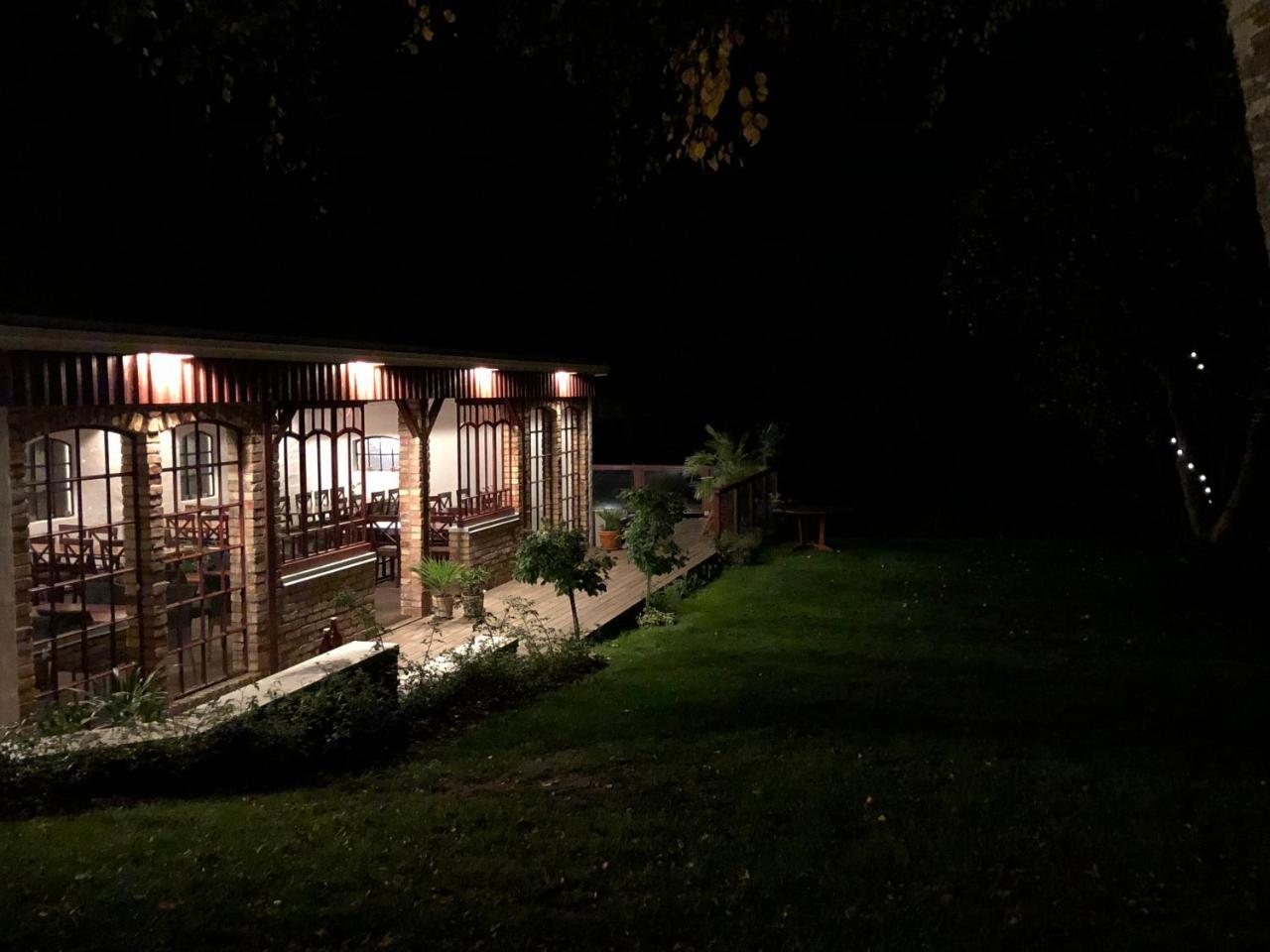 Husargardens Bed & Breakfast Sjöbo 外观 照片